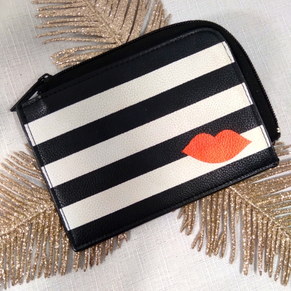 Sephora black and white kiss wallet